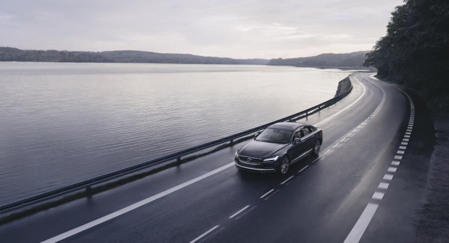  Volvo S90 T8 AWD Recharge Inscription 2020 года  (WW) (фото 1 из 12)